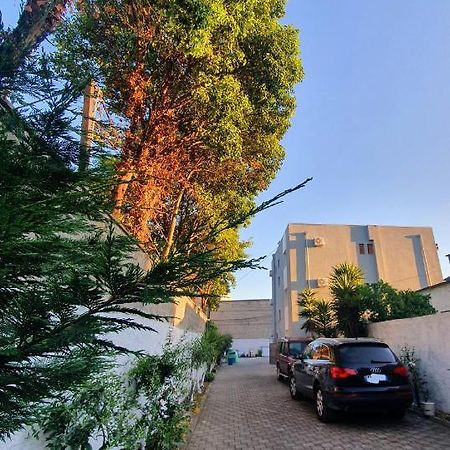 Klerichi Hotel Тирана Екстер'єр фото