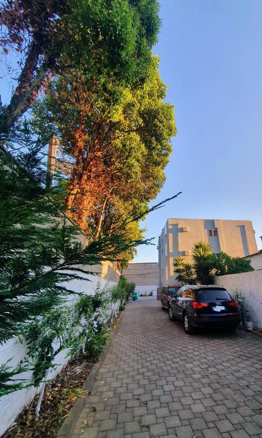 Klerichi Hotel Тирана Екстер'єр фото